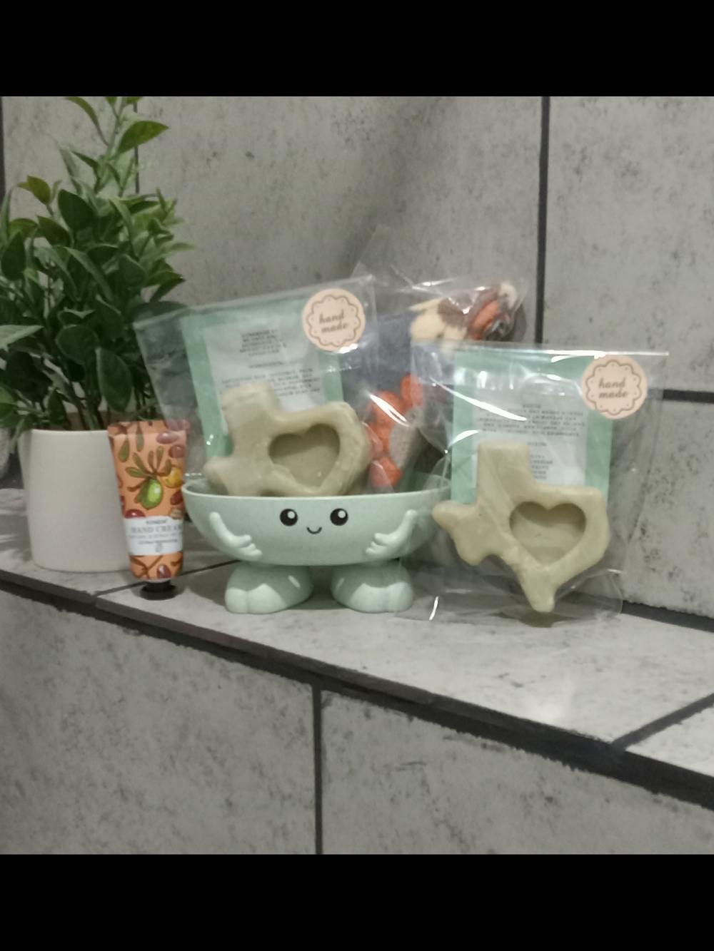 Handmade  Heart-Shaped Soap Texas Style Set & Cute Mint Crab Soap Bowl  5pc Set.